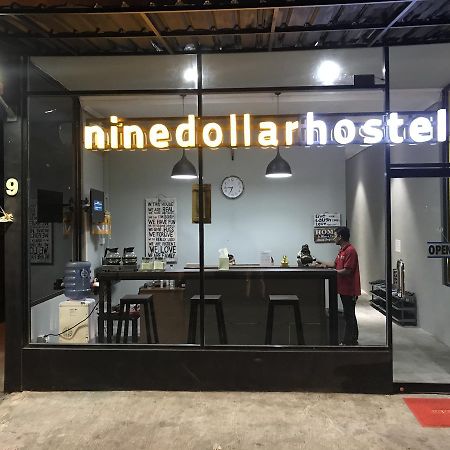 Nine Dollar Hostel Legian (Bali) Exterior photo