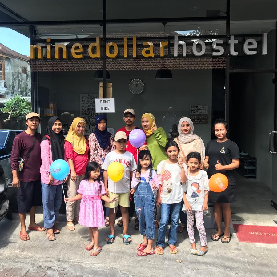 Nine Dollar Hostel Legian (Bali) Exterior photo