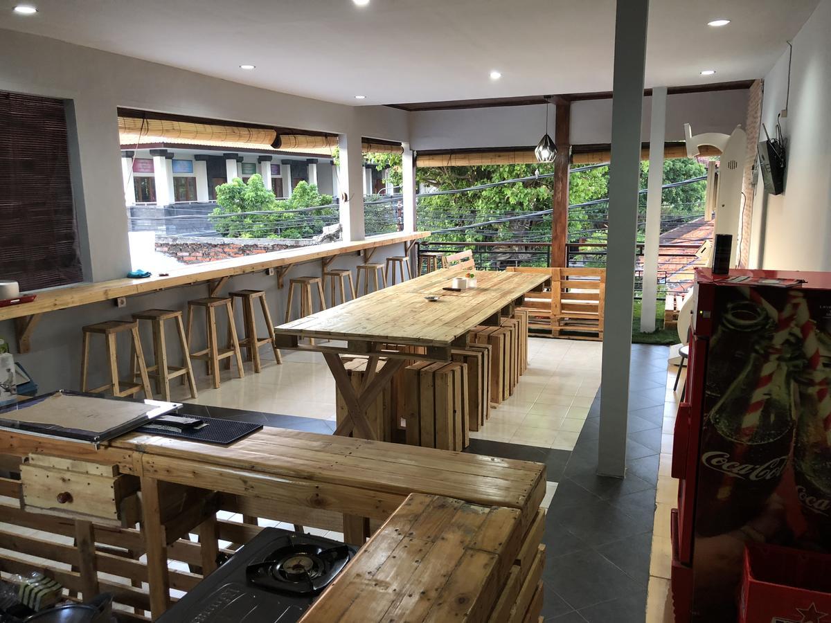 Nine Dollar Hostel Legian (Bali) Exterior photo