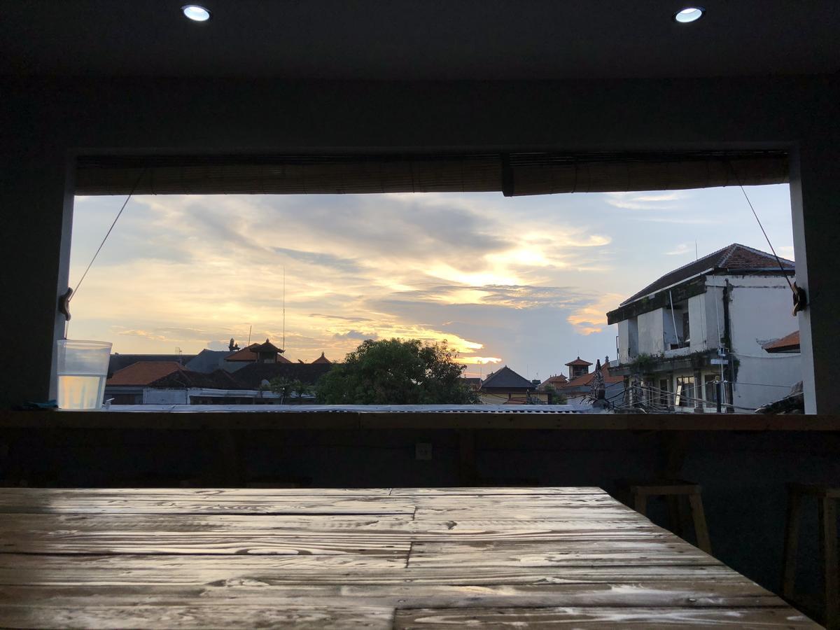 Nine Dollar Hostel Legian (Bali) Exterior photo
